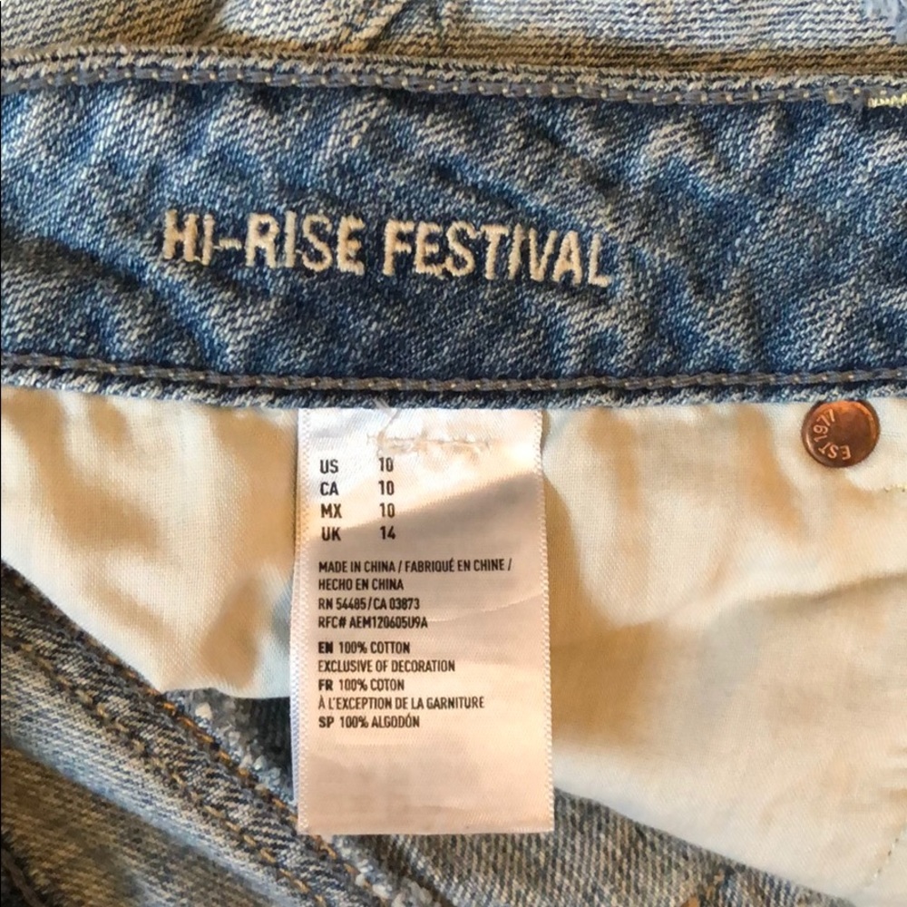 Light wash distressed denim shorts, AEO, size 10. - Picture 3 of 5